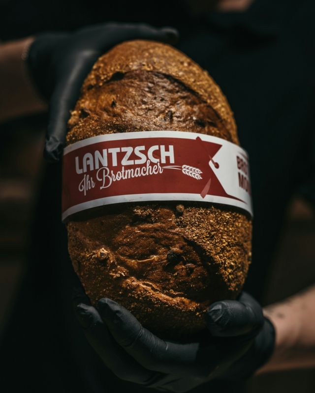 Unser Brot des Monats im Oktober: Passend zur Saison gibt es in diesem Monat unser Kürbis-Ingwer-Brot. 🎃🌾